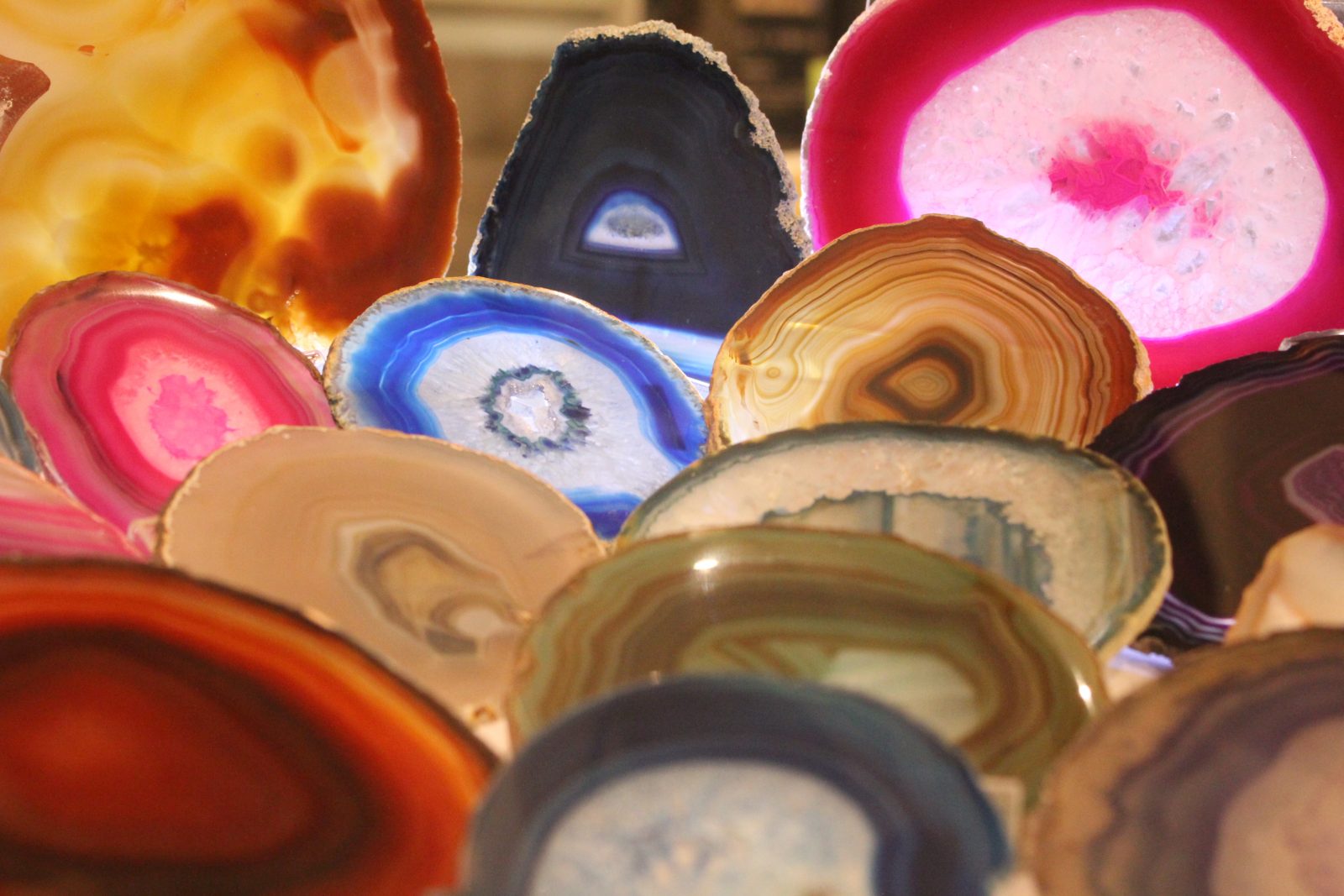 2026年 干支の石は…「瑪瑙(めのう)」!? | 玄武洞ミュージアム